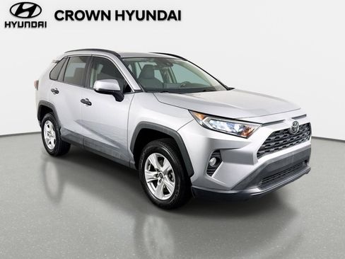 Used 2020 Toyota RAV4 XLE w/ Convenience Package FWD image 3