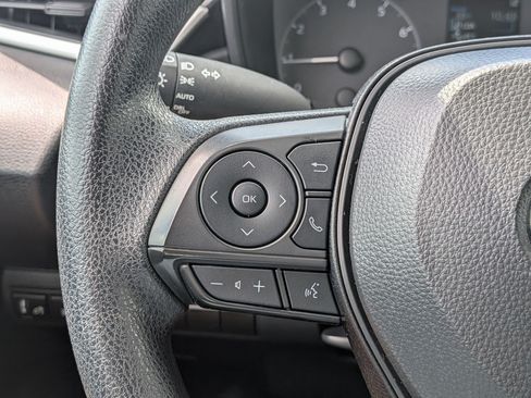 Used 2025 Toyota Corolla LE FWD image 12