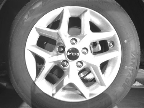Used 2025 Kia Soul LX w/ LX Technology Package FWD image 14