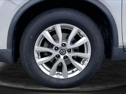 Used 2020 Nissan Rogue SV FWD image 9