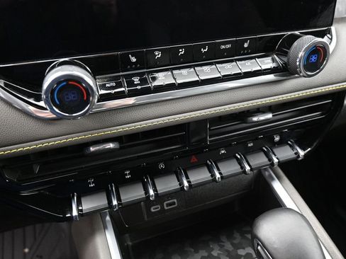 Used 2024 Chevrolet Colorado ZR2 w/ Technology Package image 17