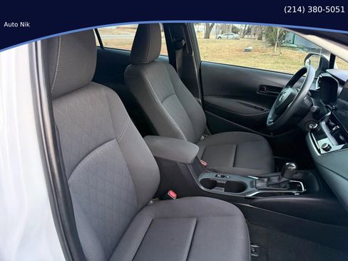 Used 2025 Toyota Corolla LE FWD image 17