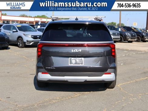 Used 2025 Kia Carnival EX FWD image 7