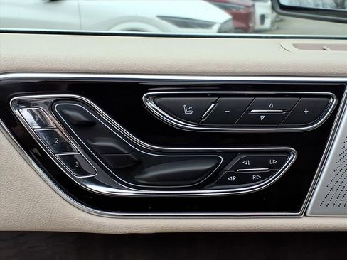 Used 2019 Lincoln Navigator Reserve image 18