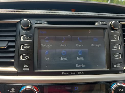 Used 2016 Toyota Highlander Limited w/ Driver Technology Package AWD/4WD image 22