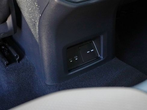 Used 2025 Volkswagen Atlas Cross Sport SE w/ Panoramic Sunroof Package image 39