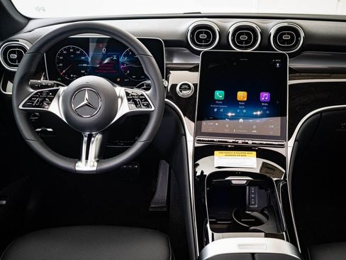 Used 2025 Mercedes-Benz GLC 300 4MATIC image 31