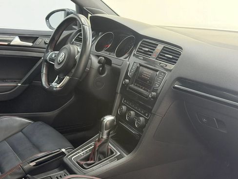Used 2015 Volkswagen Golf 4-Door FWD image 29