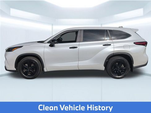 Used 2023 Toyota Highlander L FWD image 2