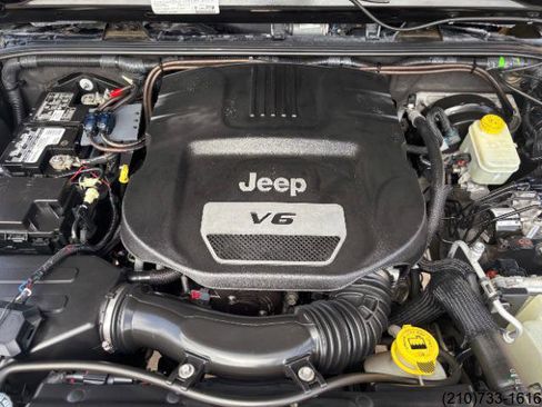 Used 2015 Jeep Wrangler Unlimited Sport AWD/4WD image 11