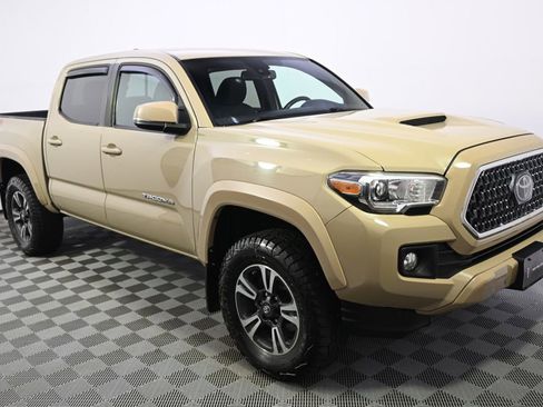 Used 2019 Toyota Tacoma TRD Sport w/ Technology Package AWD/4WD image 8