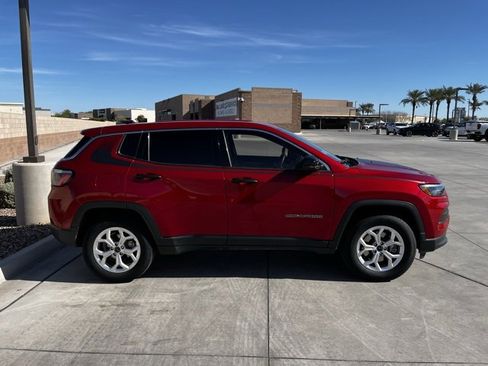 Certified 2025 Jeep Compass Sport w/ Mopar Graphics Package image 5