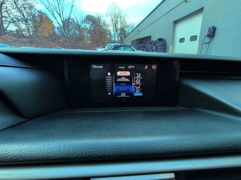 Used 2019 Lexus IS 300 AWD image 21