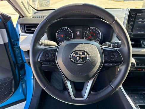 Used 2020 Toyota RAV4 XLE Premium image 24