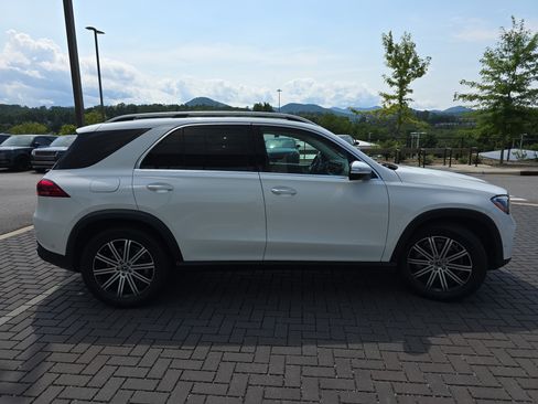 Used 2024 Mercedes-Benz GLE 450 4MATIC image 4