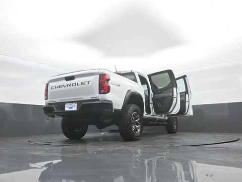 Used 2024 Chevrolet Colorado ZR2 w/ Safety Package AWD/4WD image 42