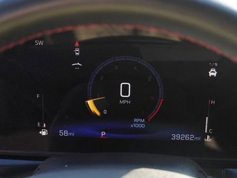 Used 2024 Chevrolet Trax RS w/ Sunroof Package FWD image 31