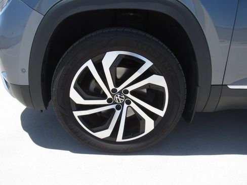Used 2020 Volkswagen Atlas Cross Sport SEL Premium AWD/4WD image 4