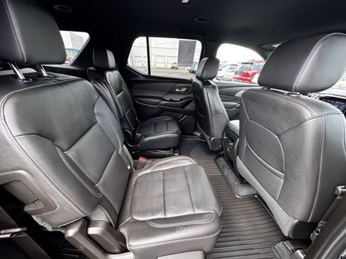 Used 2022 Chevrolet Traverse LT image 11
