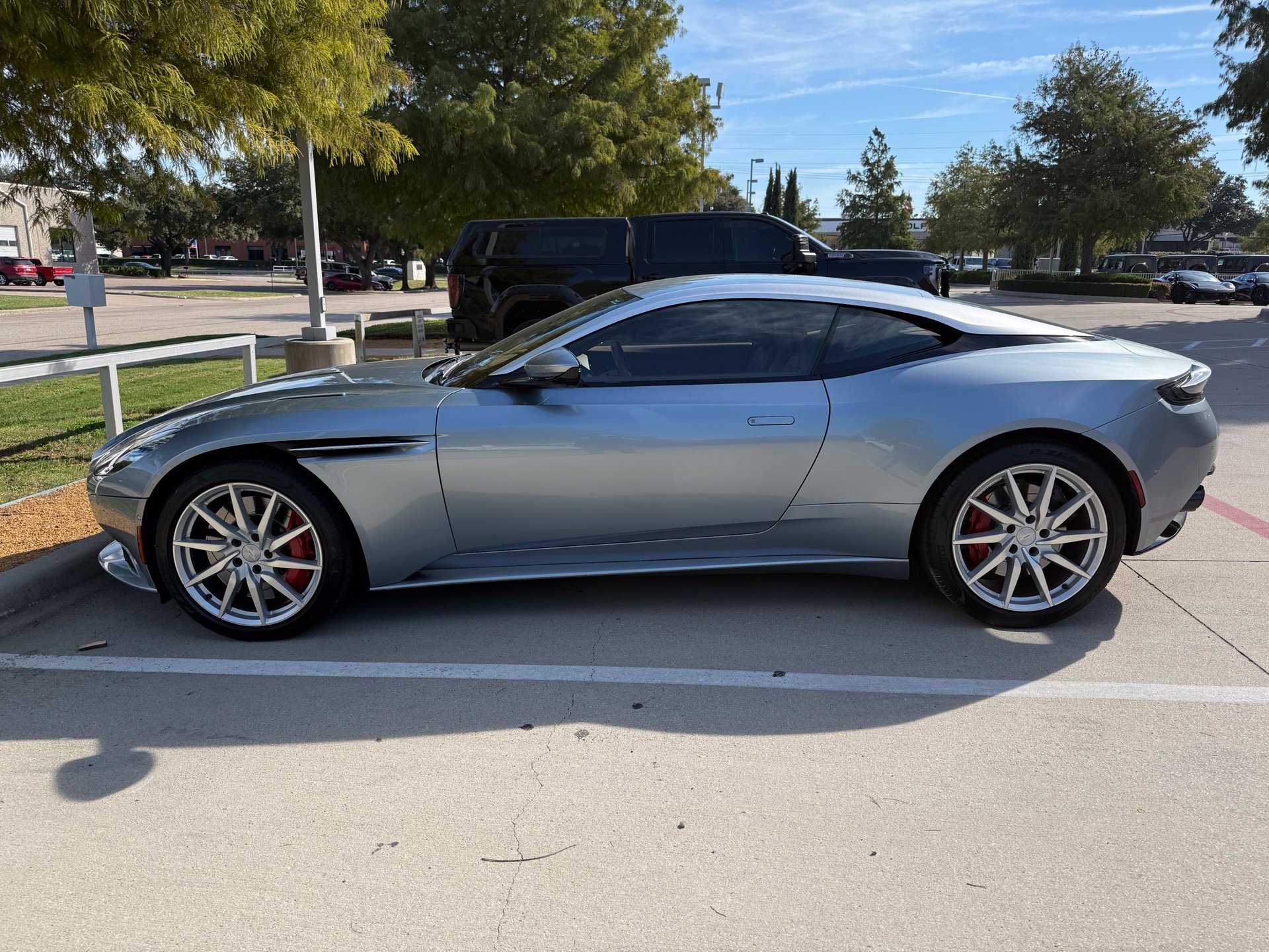 Used 2018 Aston Martin DB11 V12 RWD image 7