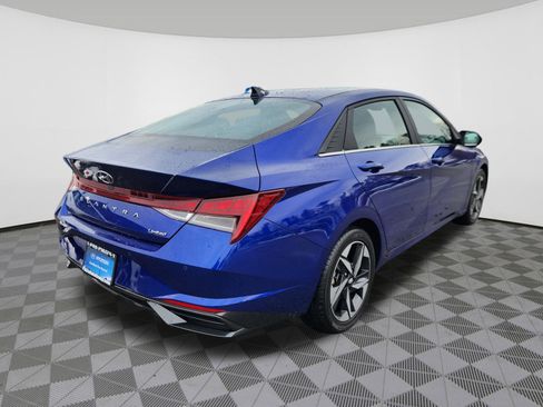Certified 2023 Hyundai Elantra Limited w/ Preferred Accessory Package image 4