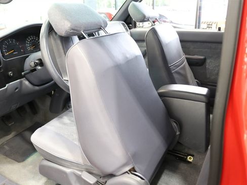 Used 2000 Toyota Tacoma 4x4 Regular Cab image 86