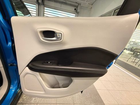 Used 2018 Jeep Compass Latitude w/ Popular Equipment Group image 41