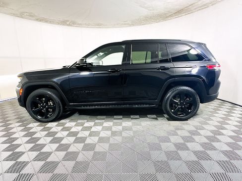 Used 2023 Jeep Grand Cherokee Altitude AWD/4WD image 6