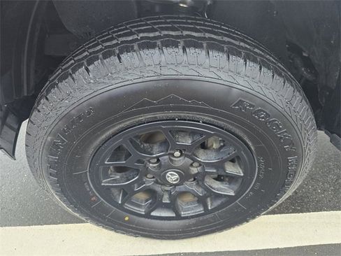 Used 2020 Toyota Tacoma SR5 image 23