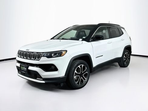 Used 2023 Jeep Compass Limited w/ Sun and Sound Group AWD/4WD image 3