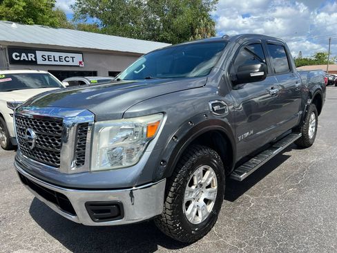 Used 2017 Nissan Titan SV RWD image 4