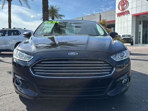 Used 2016 Ford Fusion SE image 2