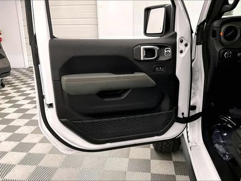 Used 2026 Jeep Gladiator Mojave AWD/4WD image 19