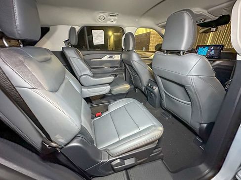 New 2026 Ford Explorer Active w/ Active Comfort Package AWD/4WD image 4