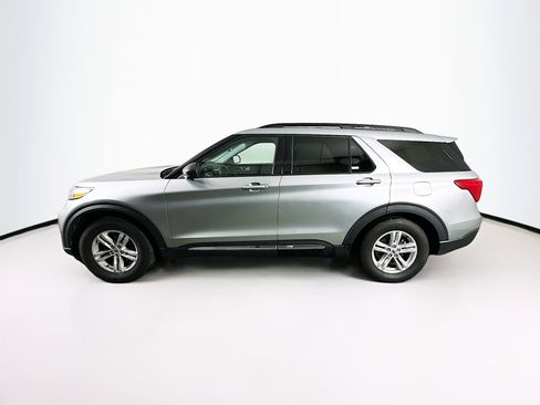 Used 2024 Ford Explorer XLT w/ Equipment Group 202A image 4