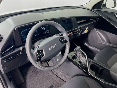 New 2026 Kia Niro LX image 9