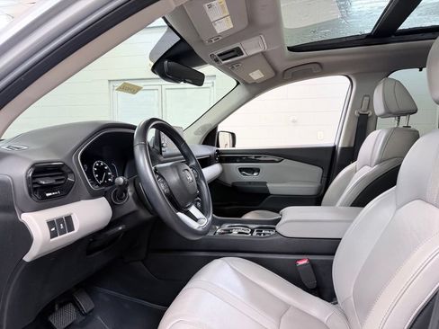 Used 2023 Honda Pilot Touring image 17