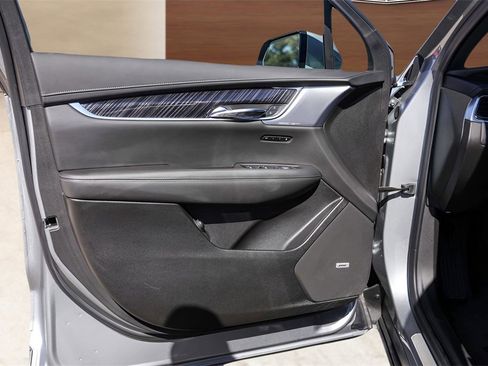 Used 2025 Cadillac XT6 Premium Luxury image 25