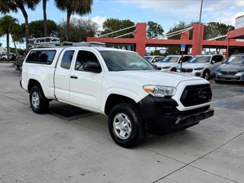Used 2022 Toyota Tacoma SR image 10