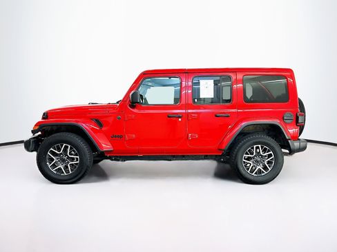 Used 2025 Jeep Wrangler Sahara image 4