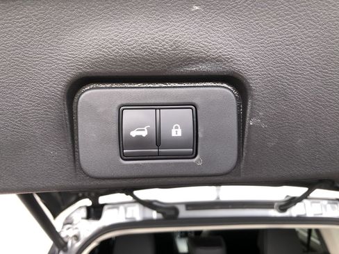 Used 2023 Nissan Rogue SL w/ SL Premium Package image 10