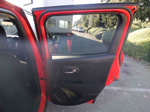 Used 2021 Jeep Renegade Sport image 19