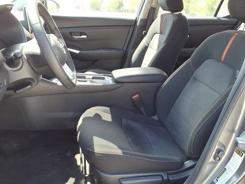 Used 2025 Nissan Sentra SR FWD image 3