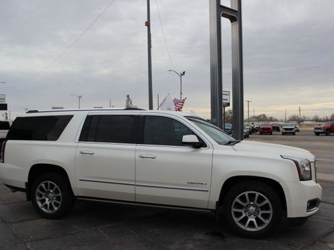 Used 2015 GMC Yukon XL Denali image 4