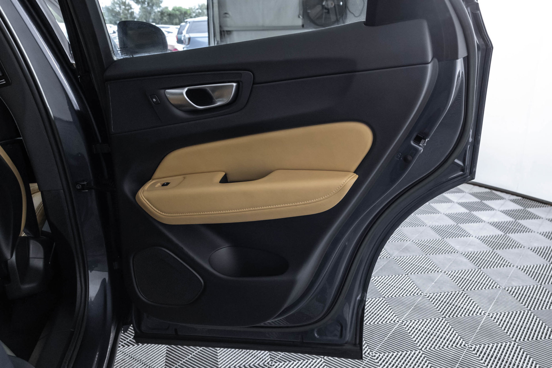 Used 2022 Volvo XC60 B5 Inscription w/ Protection Package Premier FWD image 41