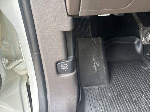 Used 2020 Ford Explorer Platinum w/ Premium Technology Package image 30