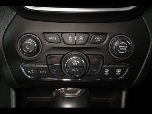 Used 2021 Jeep Cherokee Limited image 27