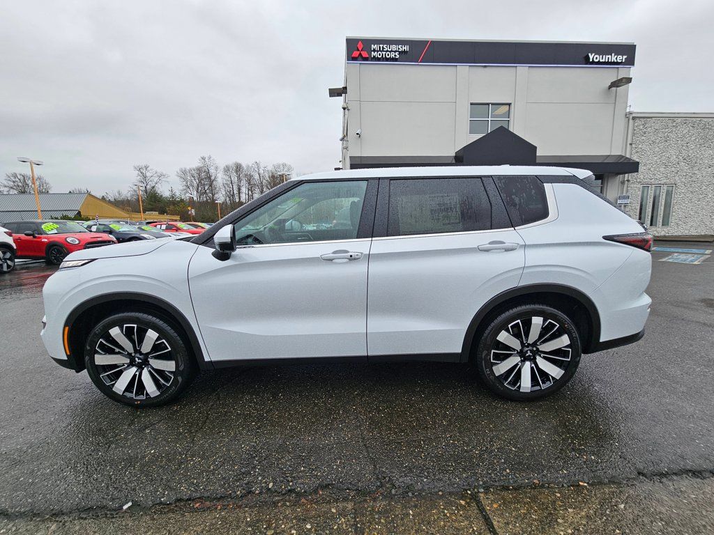 New 2026 Mitsubishi Outlander SE AWD/4WD image 8