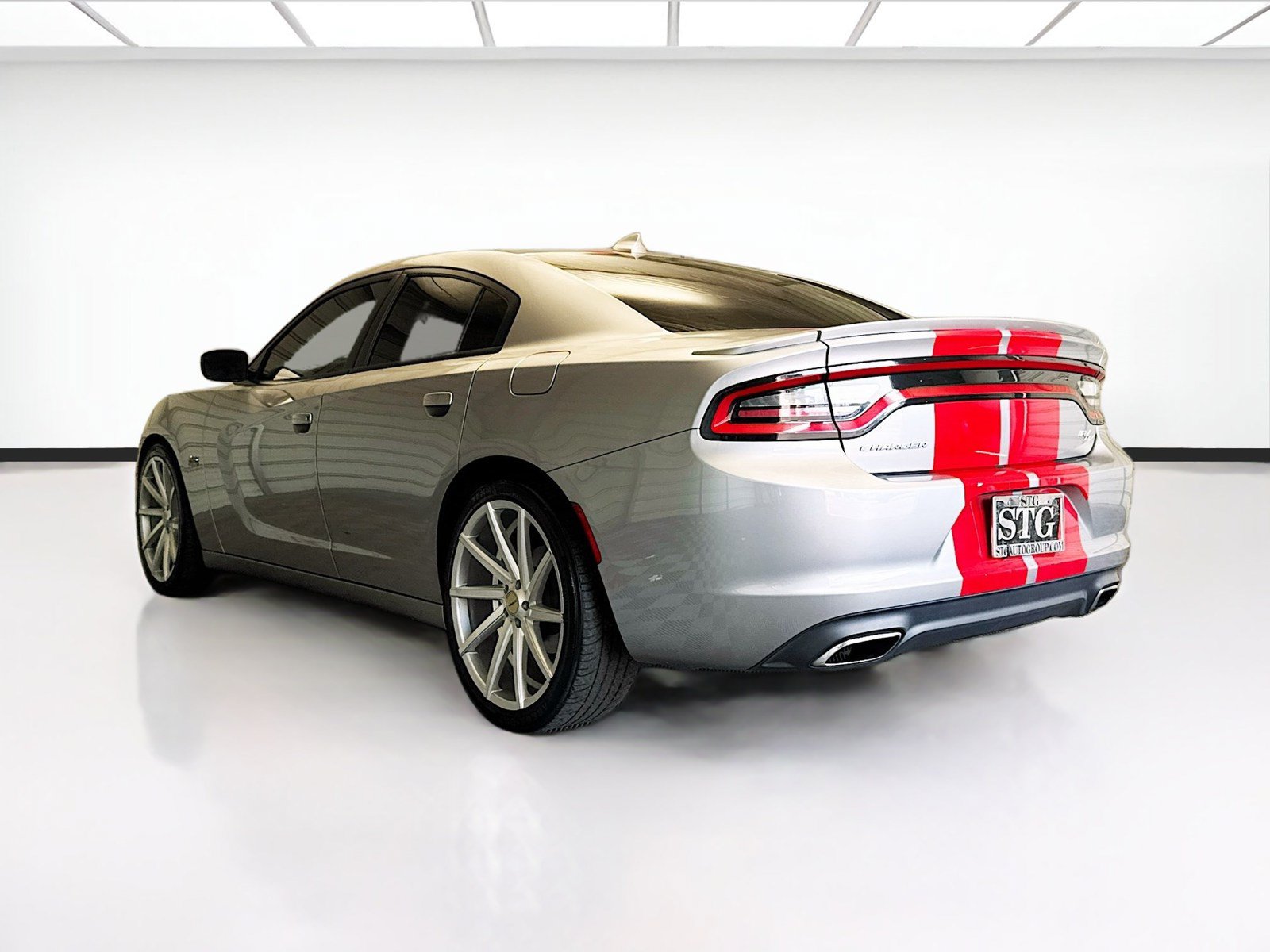 Used 2017 Dodge Charger R/T RWD image 6