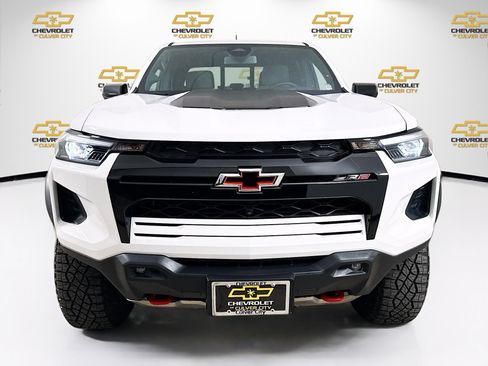 Used 2024 Chevrolet Colorado ZR2 w/ Technology Package AWD/4WD image 2